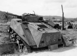 Japanese_1st_Yokosuka_SNLF_Type_2_Ka_Mi_Amphibious_Tank_on_Saipan.jpg